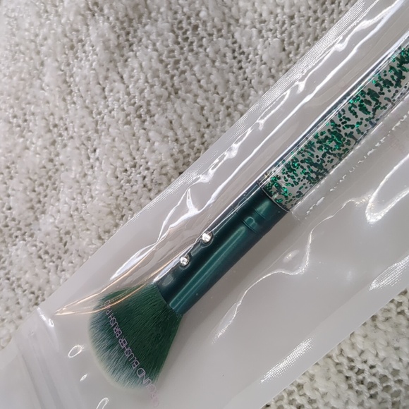 SLMISSGLAM P40 Round Blusher Brush in original sealed packaging. - Picture 7 of 8